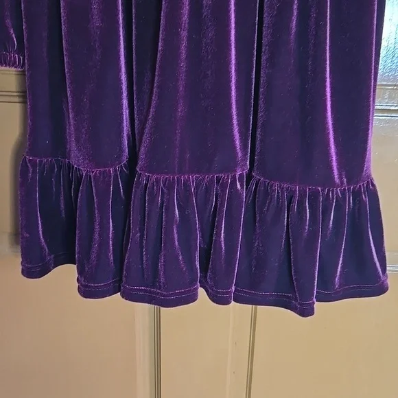 Halara-Wine velvet V neck long sleeved dress with ruffled bottom Sz S. NWT. - Picture 4 of 8